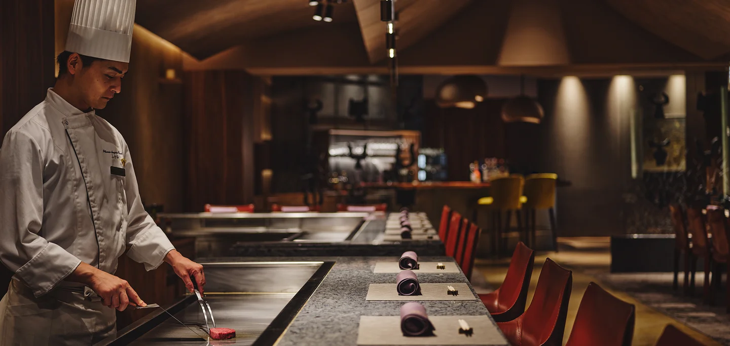 Chef and interior of teppanyaki restaurant "Fukami"
