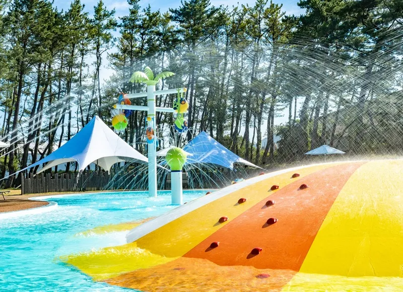 CG rendering of the completed water slide and pool in the Splash Area.