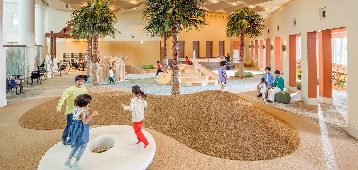 Children playing at the indoor park KIDS OASIS