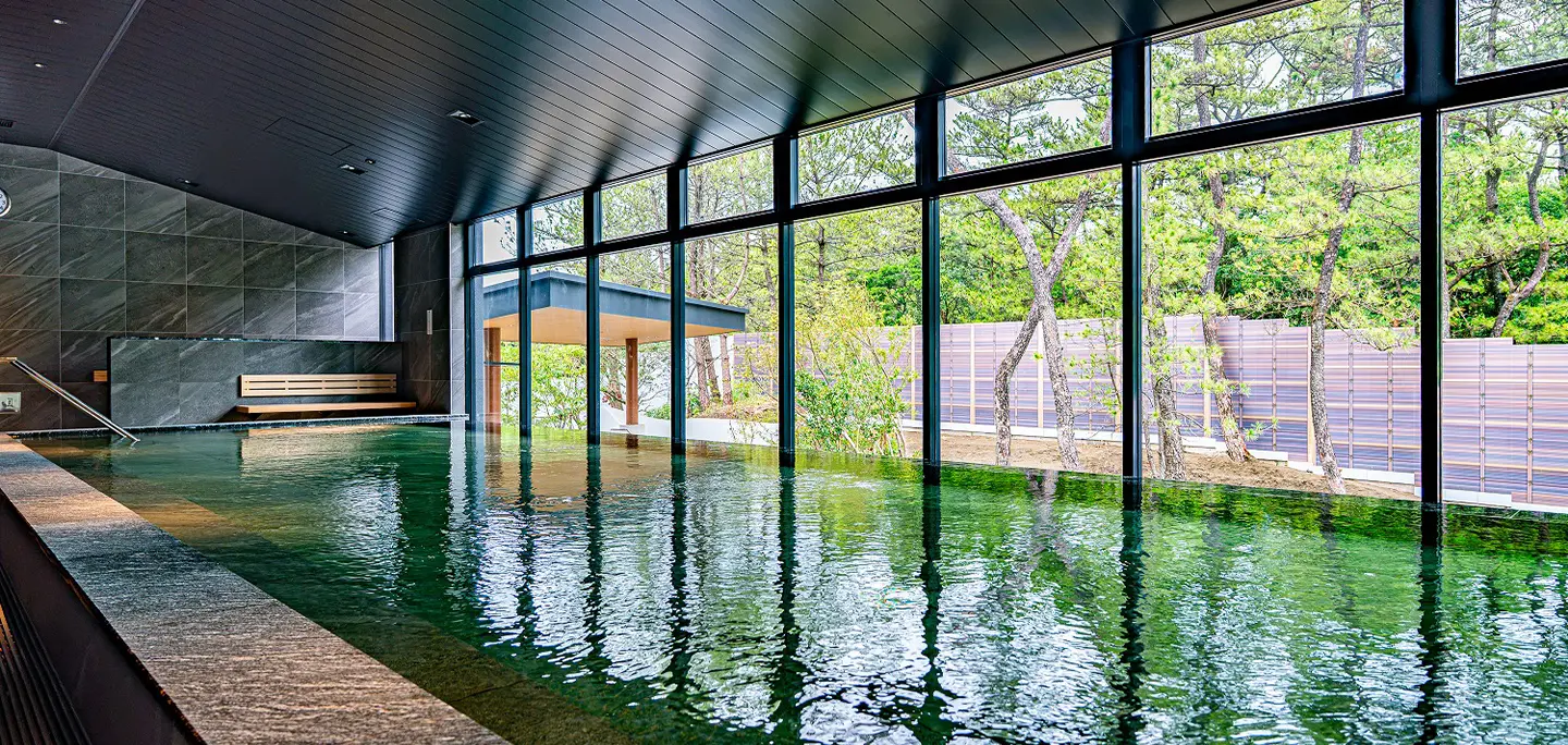 The indoor bath in the new bathhouse at the hot spring facility "Hot Spring "SHOSENKYU""